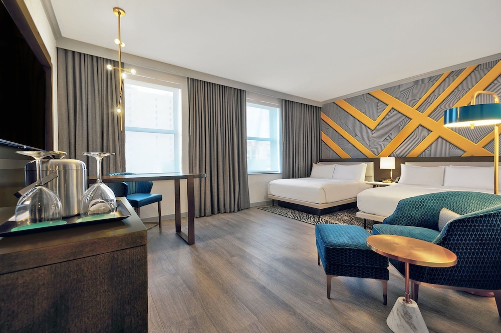 Room, 2 Queen Beds - Photo 10