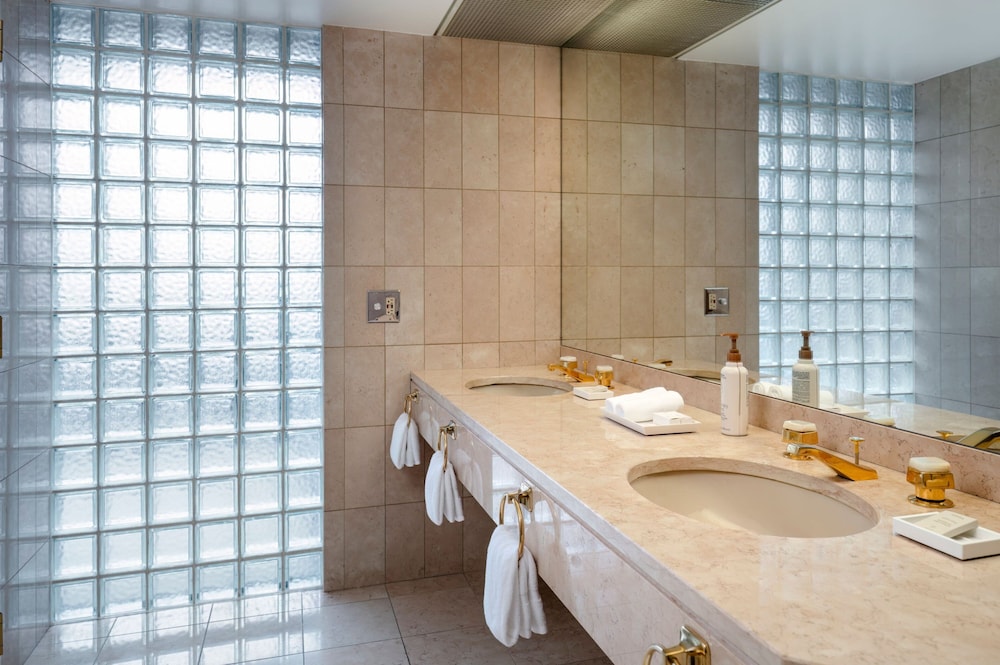 Room, 1 King Bed (High Floor) - Photo 16