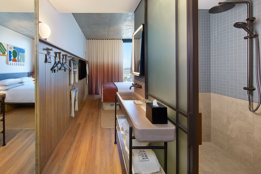 Moxy Twin Airport View, 2 Doubles, High floor thumbnail 6