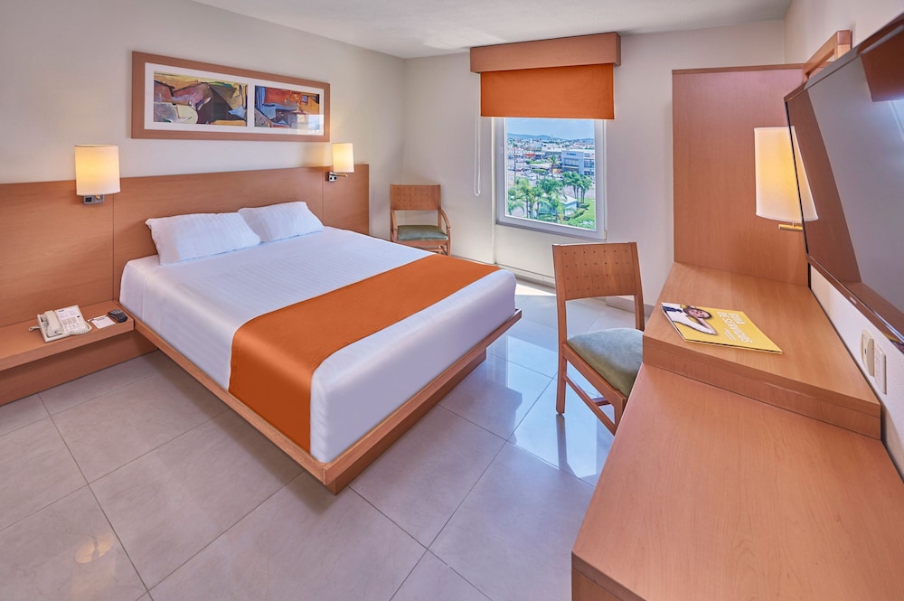Superior Room, 1 Queen Bed with Sofa bed - Photo 1