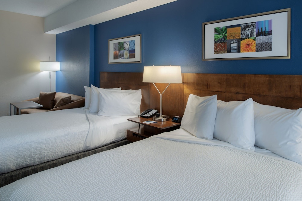 Room, 2 Double Beds photo 2