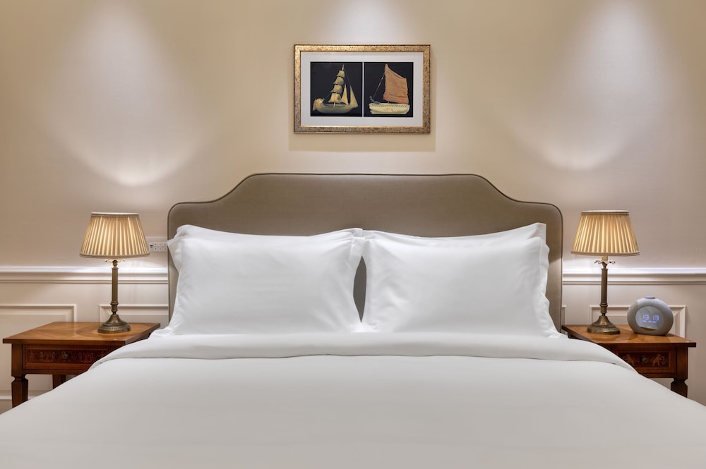 Classic Room, 1 King Bed, Courtyard View (View)