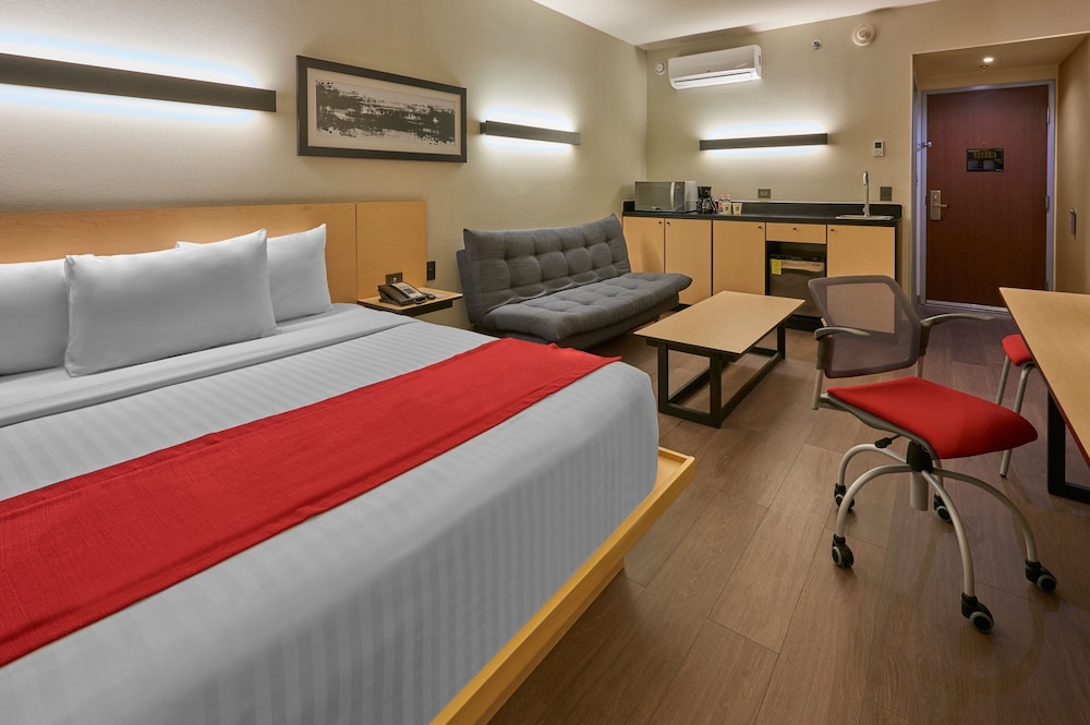 Superior Room, 1 Queen Bed with Sofa bed photo 2