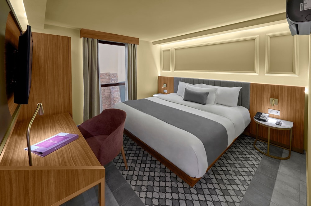 Room, 1 King Bed - Photo 2