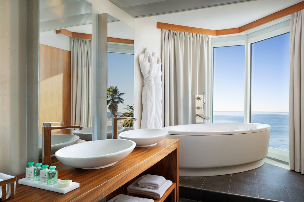 Luxury Suite, 1 King Bed with Sofa bed, Sea View (Balcony)