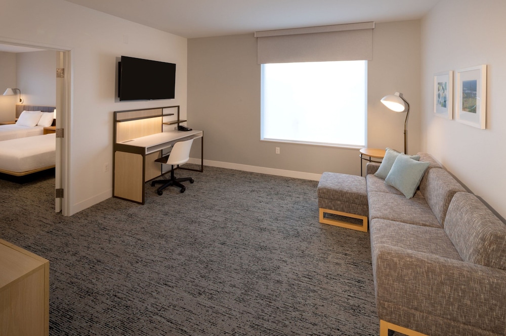 Suite, 1 Bedroom - Photo 3