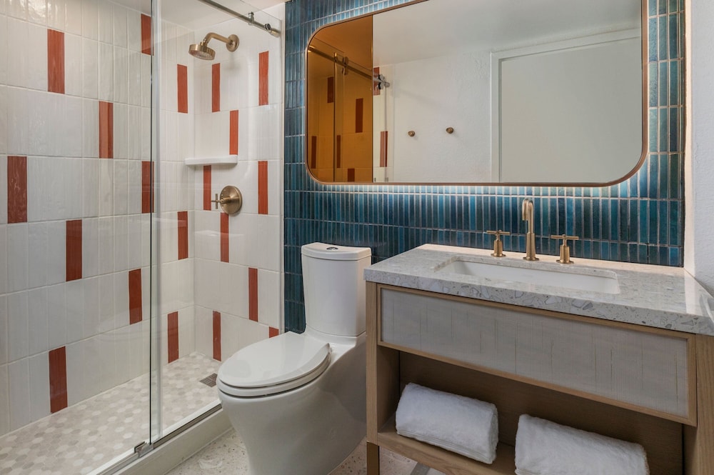 Room, 1 King Bed, Ocean View (hearing Accessible) - Adults Only At The Cove