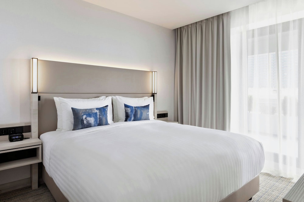 Junior Suite, 1 King Bed, Sea View (Balcony) - Photo 1