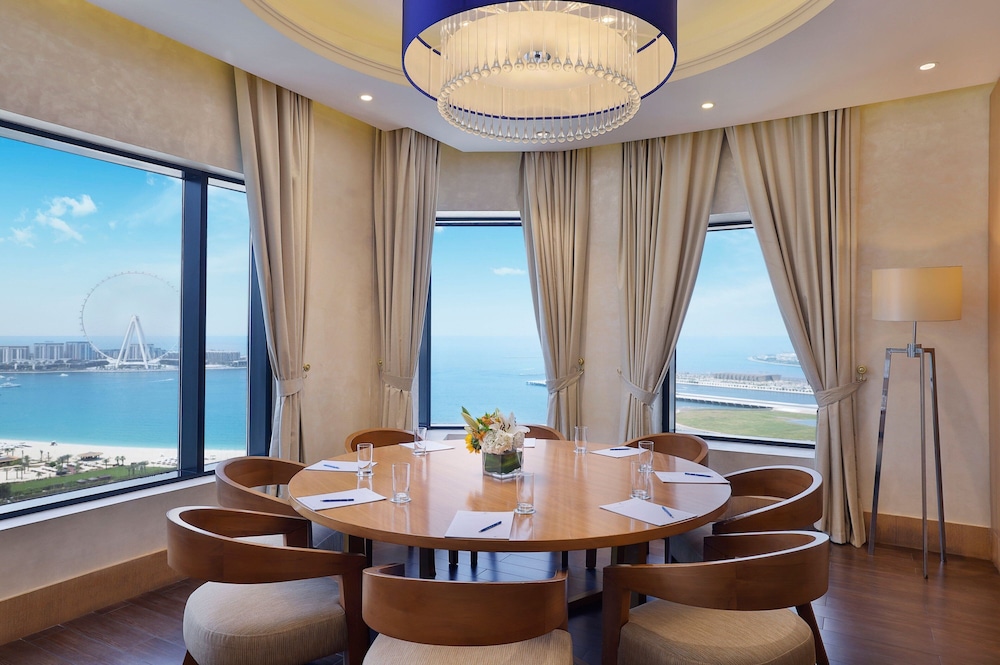 Club Partial Sea View Room - Lounge Access with Afternoon Tea, Evening Drinks and Private Beach Acce photo 2
