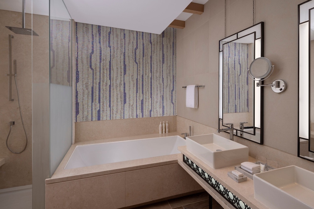 Deluxe Room, 2 Twin Beds, City View