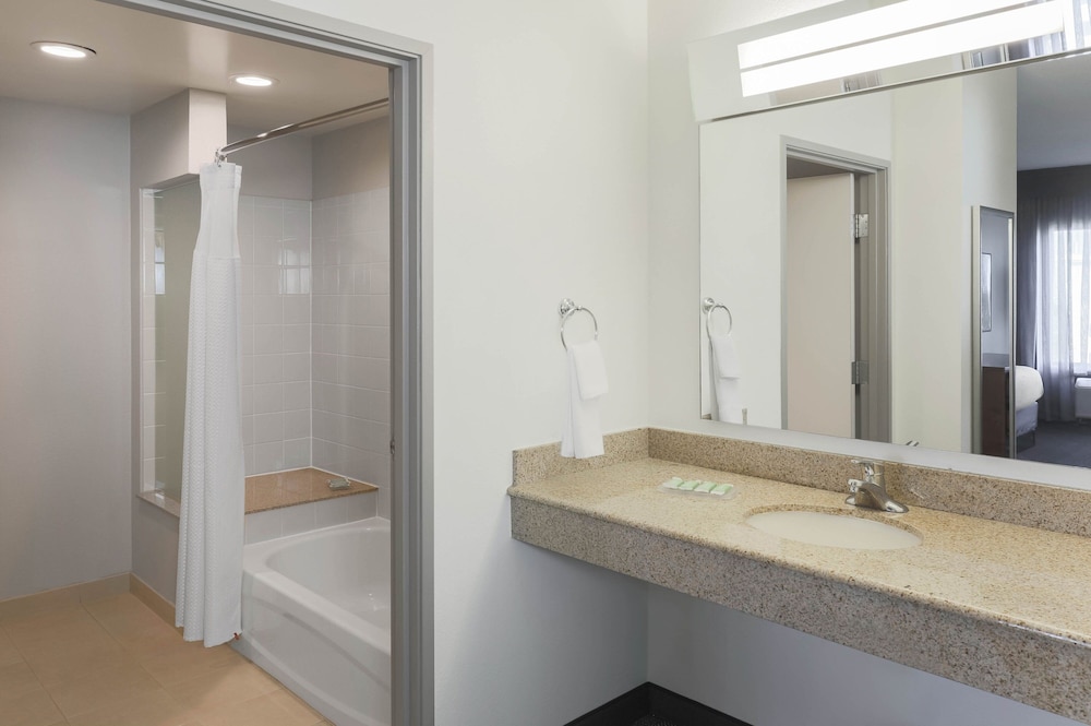 Room, 1 King Bed with Sofa bed (Mobility/Hearing Accessible, Tub) - Photo 4