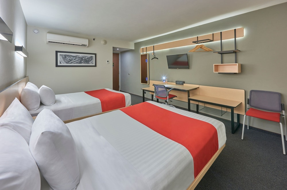 Room, 2 Double Beds photo 3