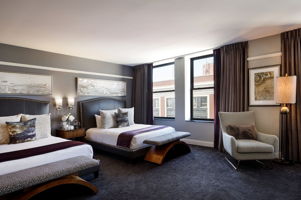 Executive Room, 2 Queen Beds (Mobility/Hearing Access, Transf Shwr)