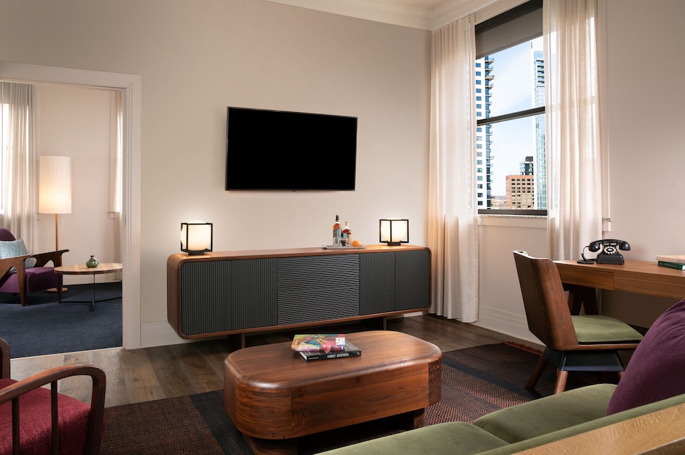 Suite, 1 Bedroom - Photo 1