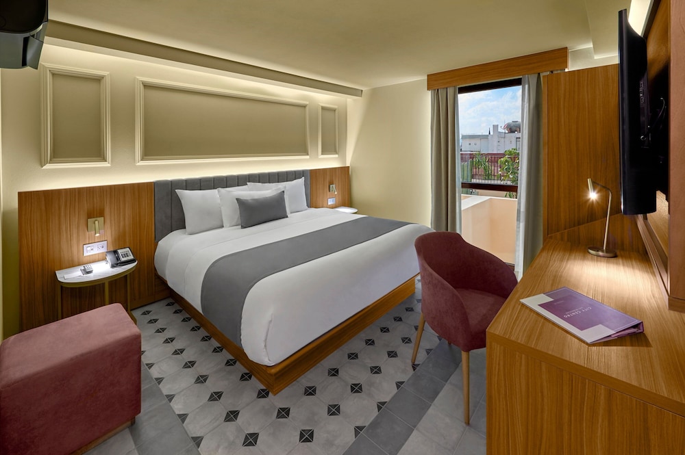 Room, 1 King Bed - Photo 3