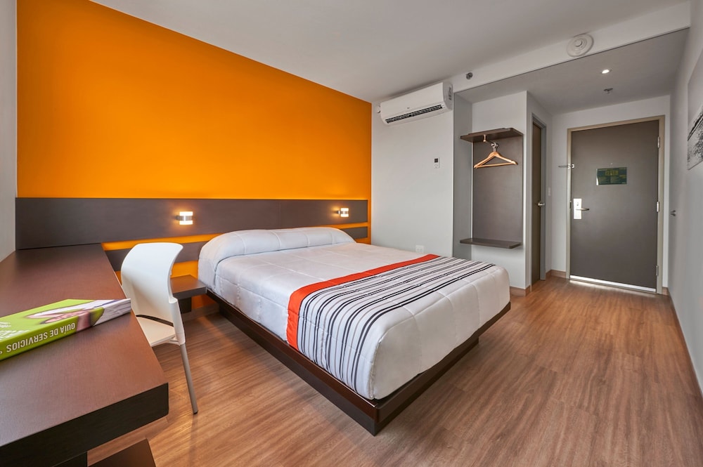 Room, 1 Queen Bed - Photo 5