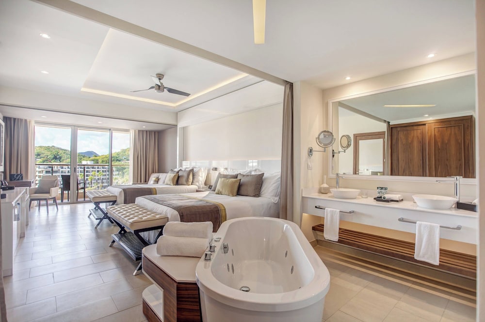 Luxury Junior Suite Ocean View - Photo 18