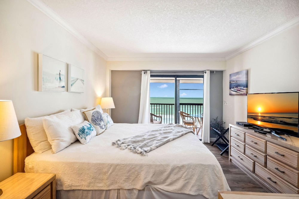 Condo, Multiple Beds (Villa Madeira 406) photo 2