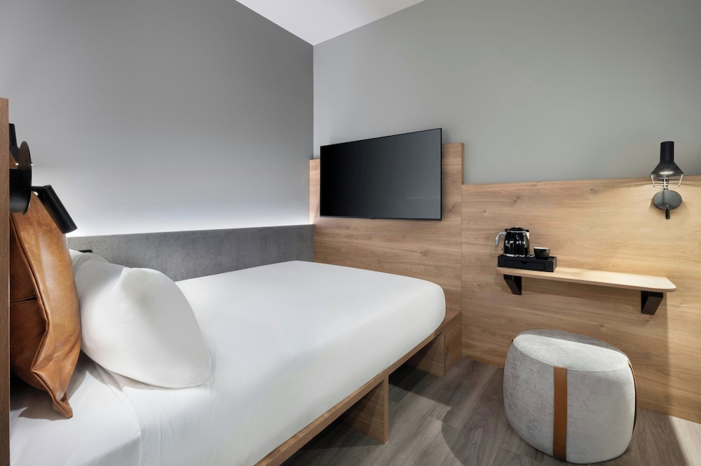 Moxy Sleeper photo 2