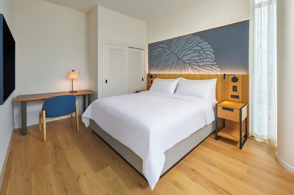 Suite, 1 Bedroom, Mountain View - Photo 3