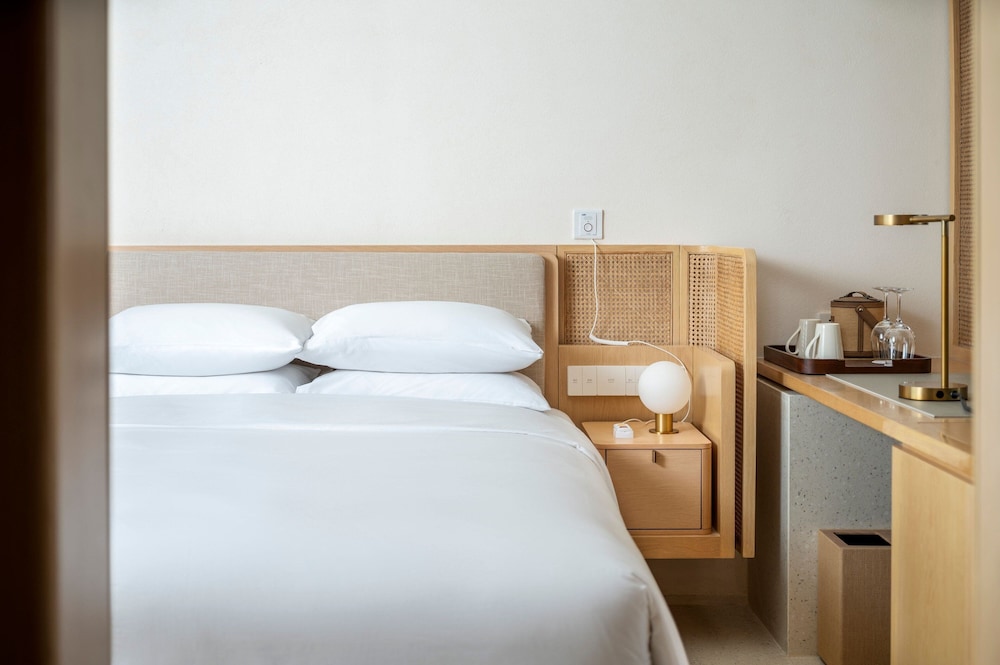 Deluxe Double Room, 2 Queen Beds, Balcony - Photo 1