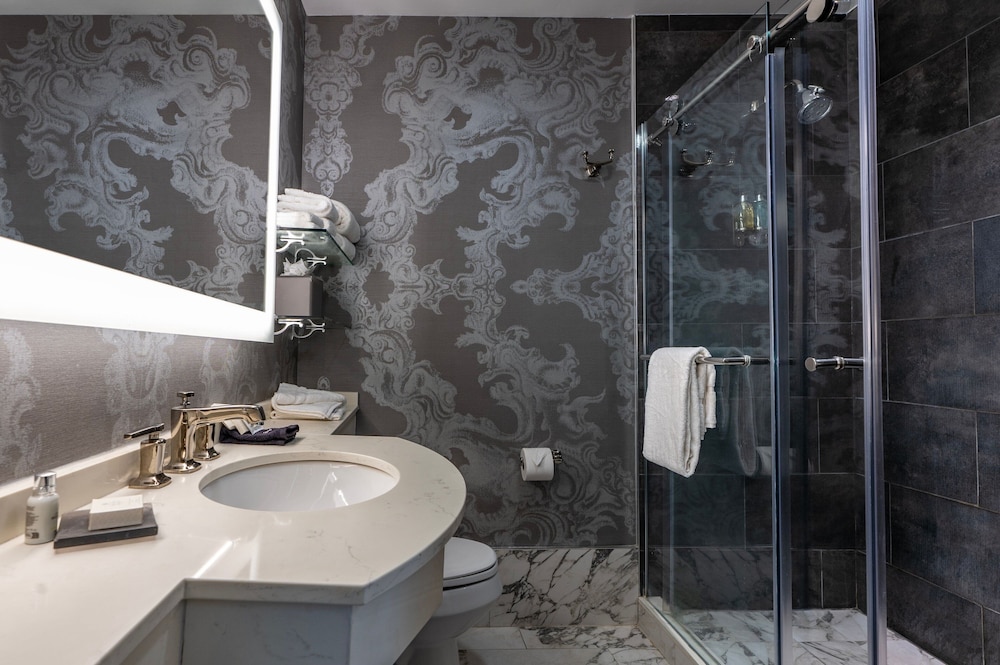 Grande King (Mobility Accessible with Roll-in Shower) - Photo 8