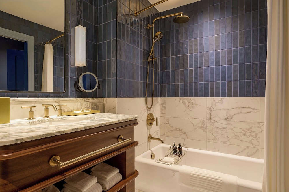Standard Room, 2 Queen Beds - Photo 3