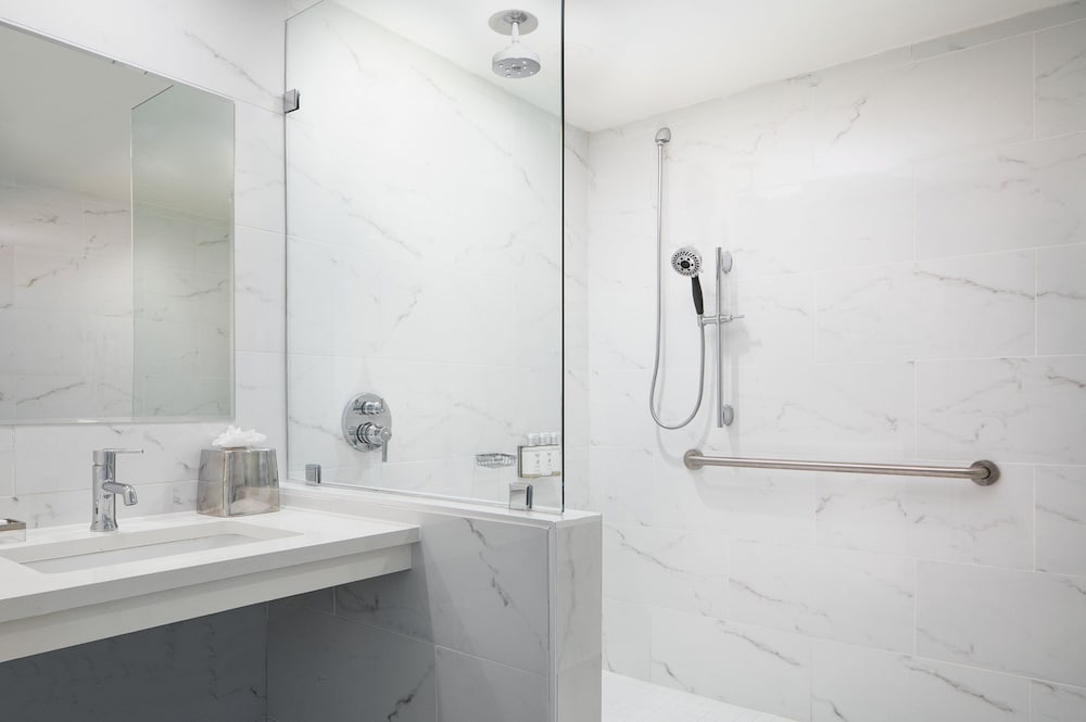 Room, 2 Double Beds, Pool Access (Mobility/Hearing Access, Roll-In Shwr) - Photo 3