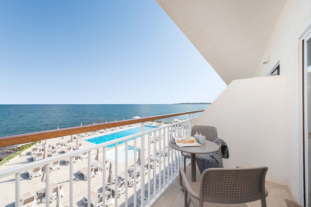 Habitación Doble, Balcón (Vista Frontal al Mar)