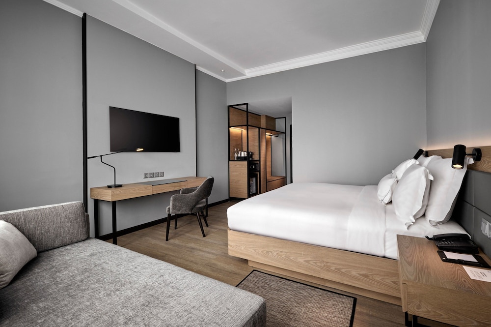 Deluxe Room, 1 King Bed With Sofa Bed (Executive Deluxe)