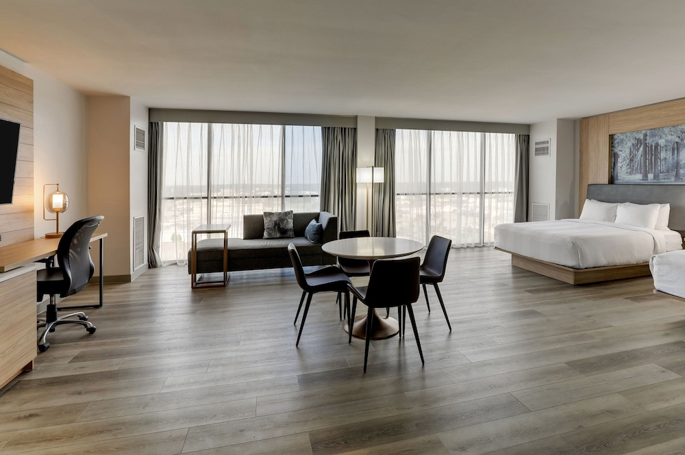 Suite, 1 Bedroom (Mobility Accessible, Roll-In Shower) photo 1