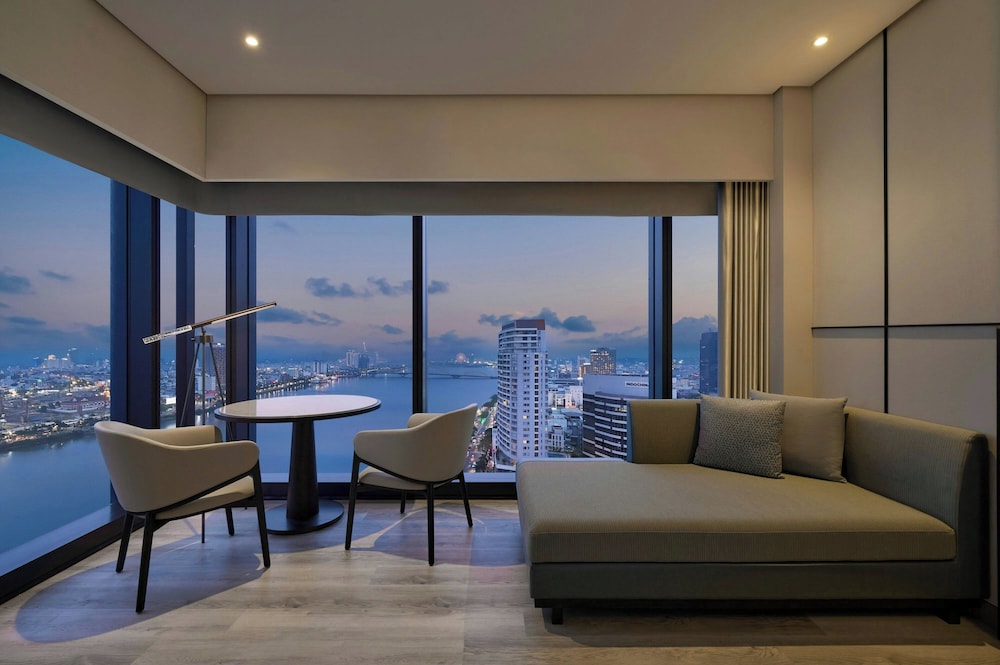 Executive Room, 1 King Bed, River View
