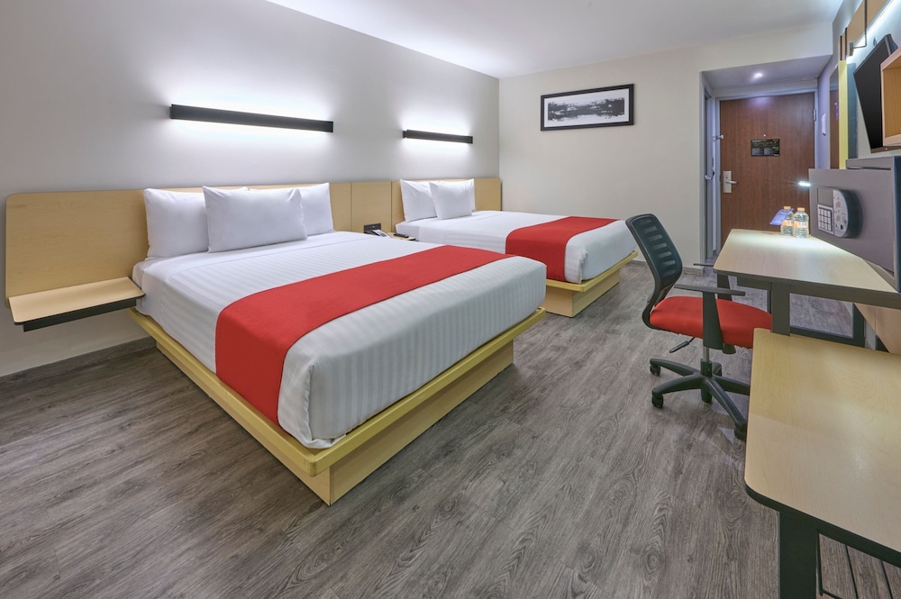 Room, 2 Queen Beds photo 2