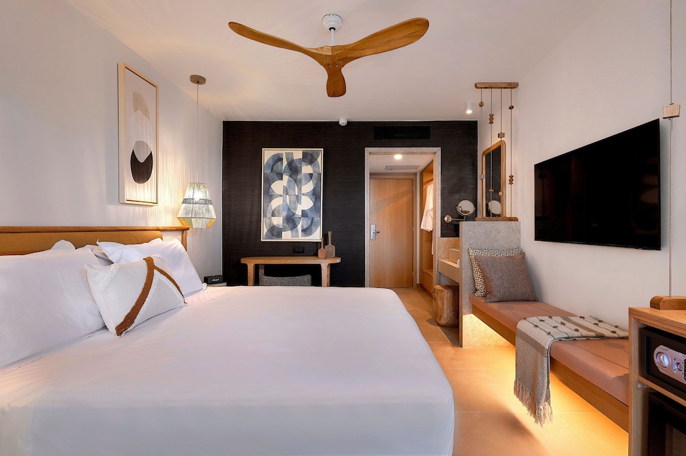 Premium Room, 1 Queen Bed, Balcony, Sea View photo 3