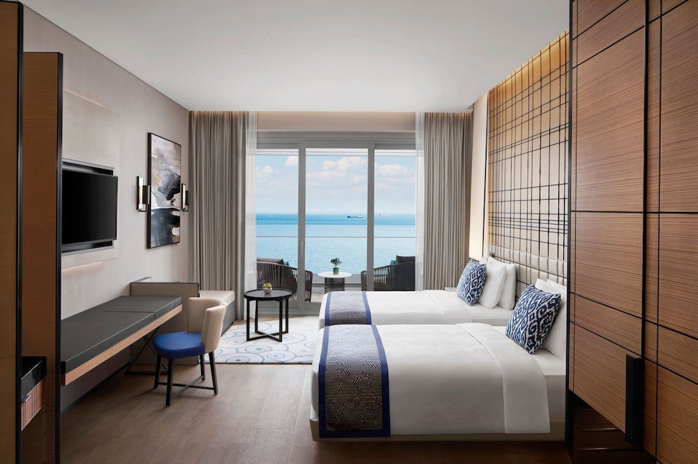 Deluxe Sea View, Guest room, 2 Twin, Sea view, Balcony