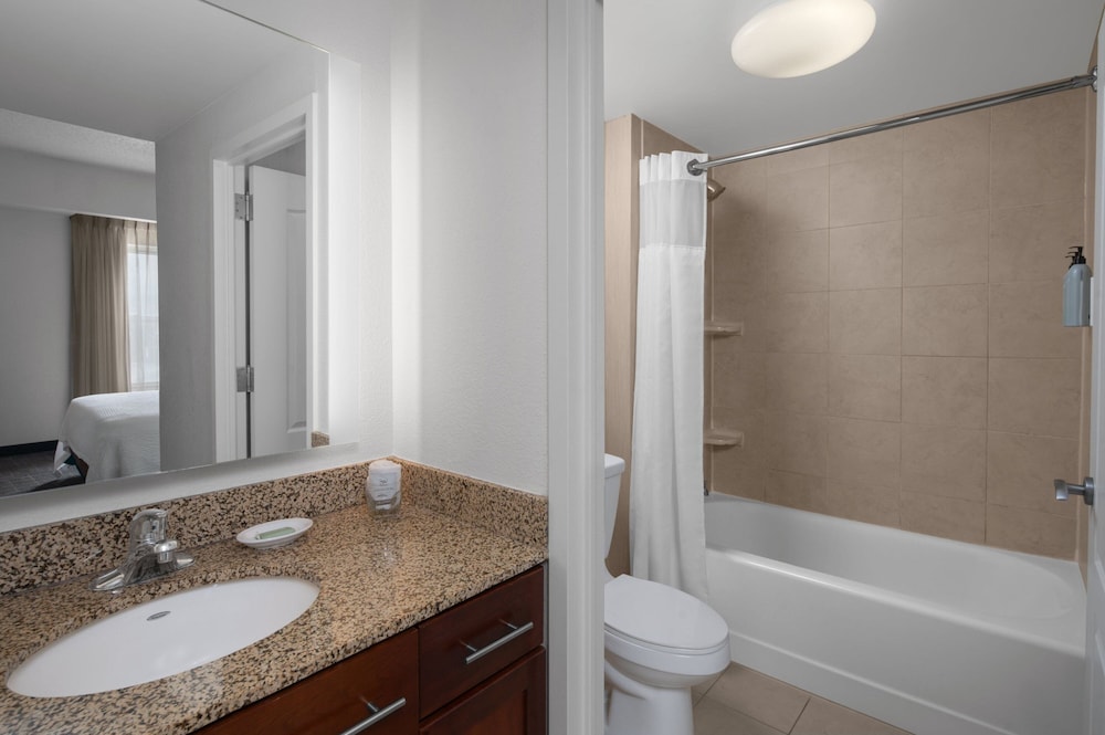 Suite, 1 Bedroom - Photo 8