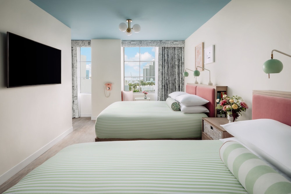 Room, 2 Queen Beds - Photo 2