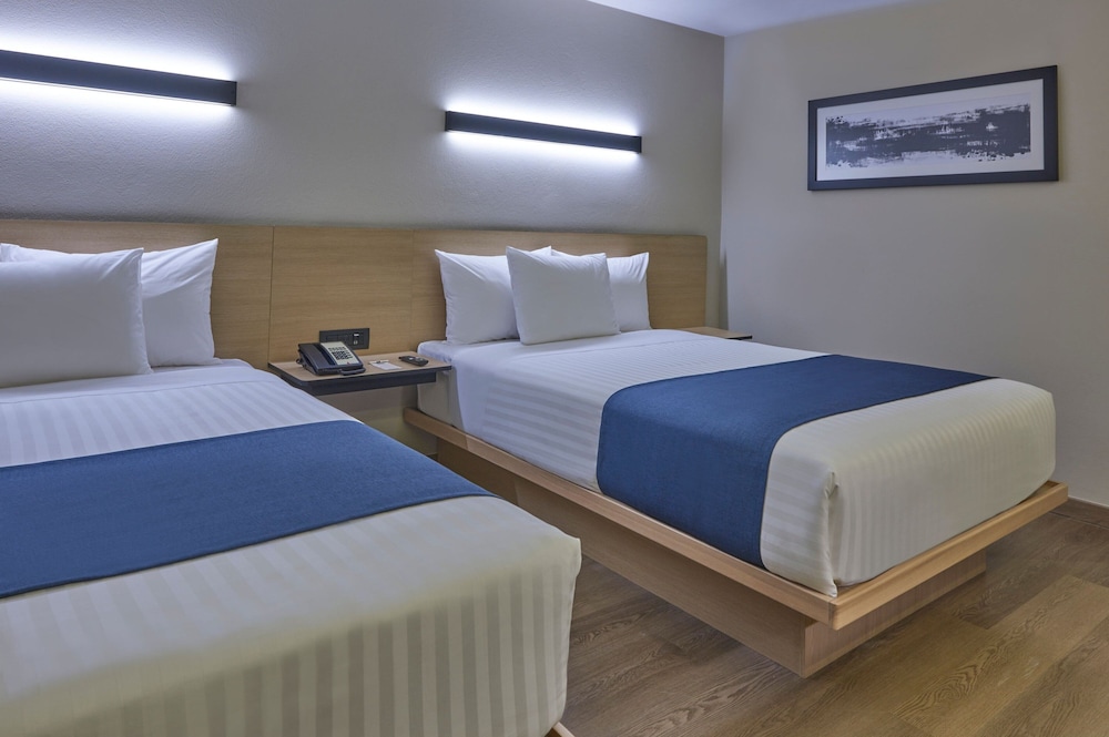 Room, 2 Double Beds - Photo 3