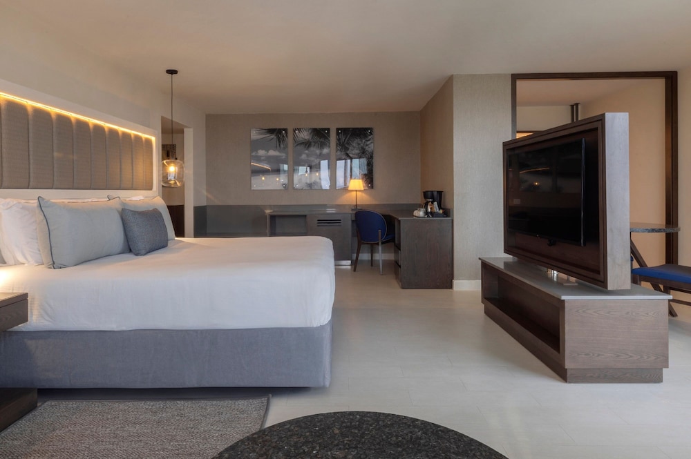 Luxury Junior Suite Ocean Corner View Diamond Club photo 3