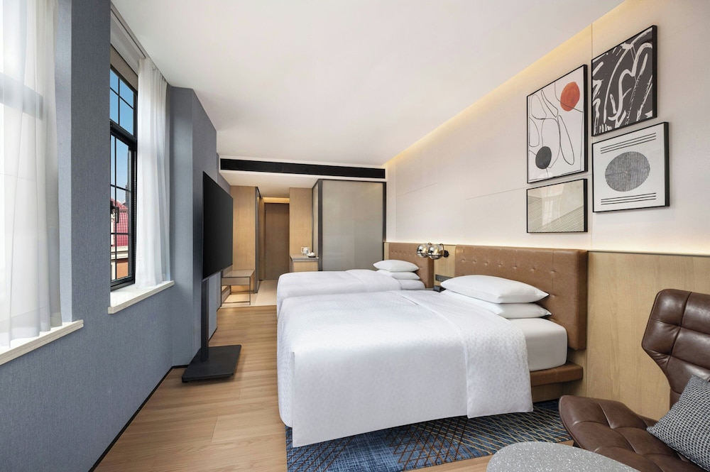 Superior Room, 2 Double Beds, City View photo 3