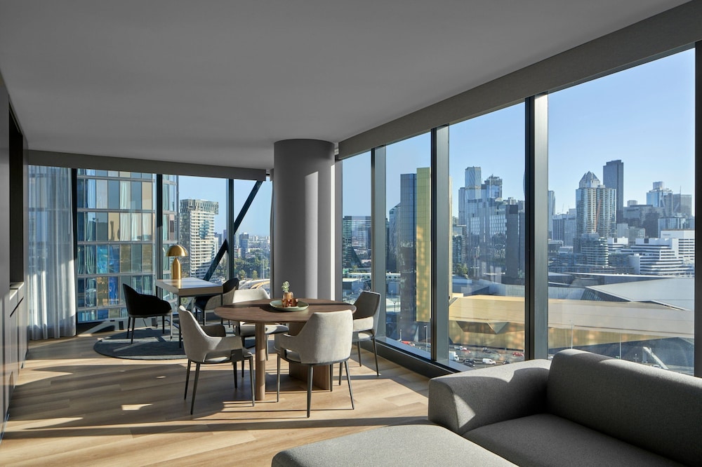 Signature Suite, 1 King Bed, City View - Photo 1