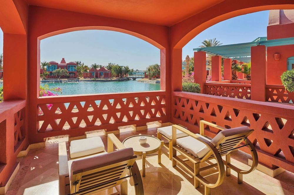 Classic Room, 2 Twin Beds, Balcony, Lagoon View photo 2