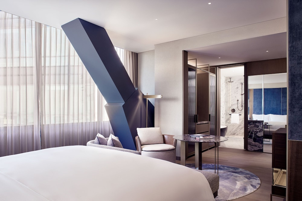 Deluxe King Room with One King Bed (Non Smoking)