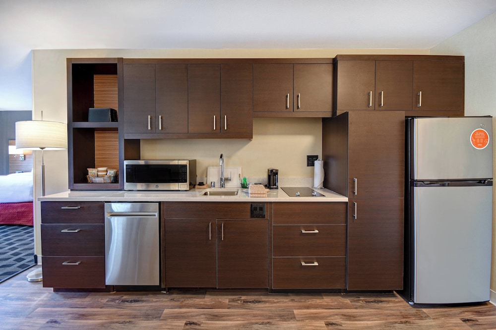 Suite, 1 Bedroom - Photo 3