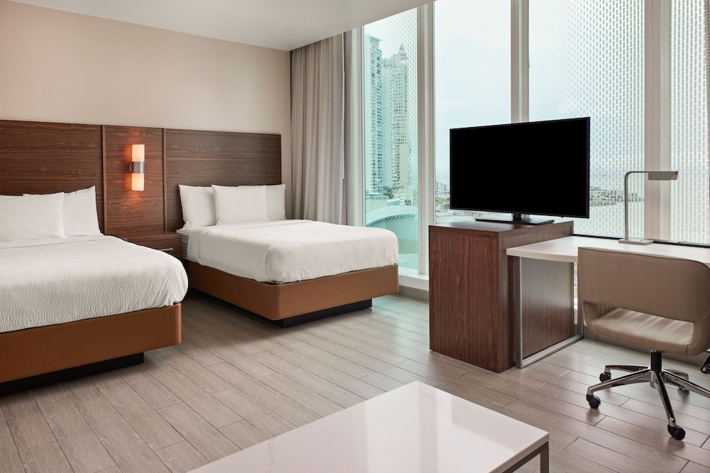 Studio, 2 Double Beds - Photo 1