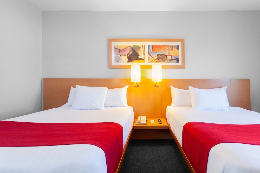 Room, 2 Double Beds - Photo 6