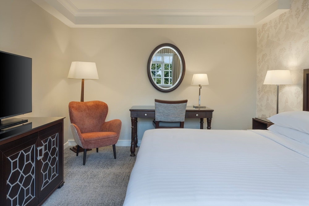 Suite, 1 Bedroom - Photo 1