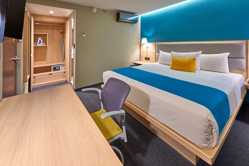 Suite, 1 Queen Bed With Sofa Bed, Non Smoking - Photo 3