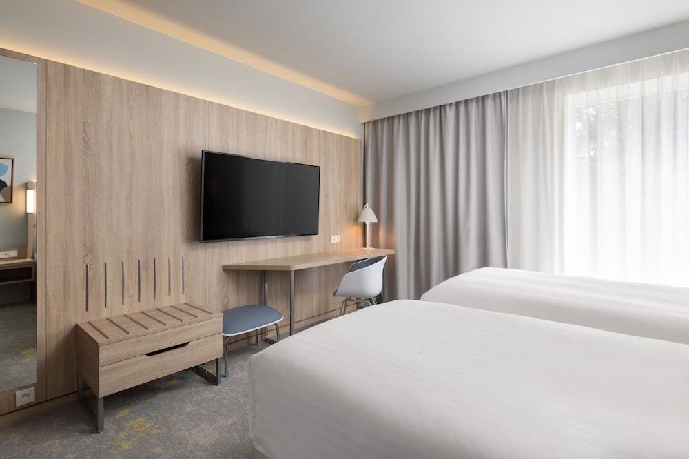 Deluxe Room, 2 Twin Beds thumbnail 5
