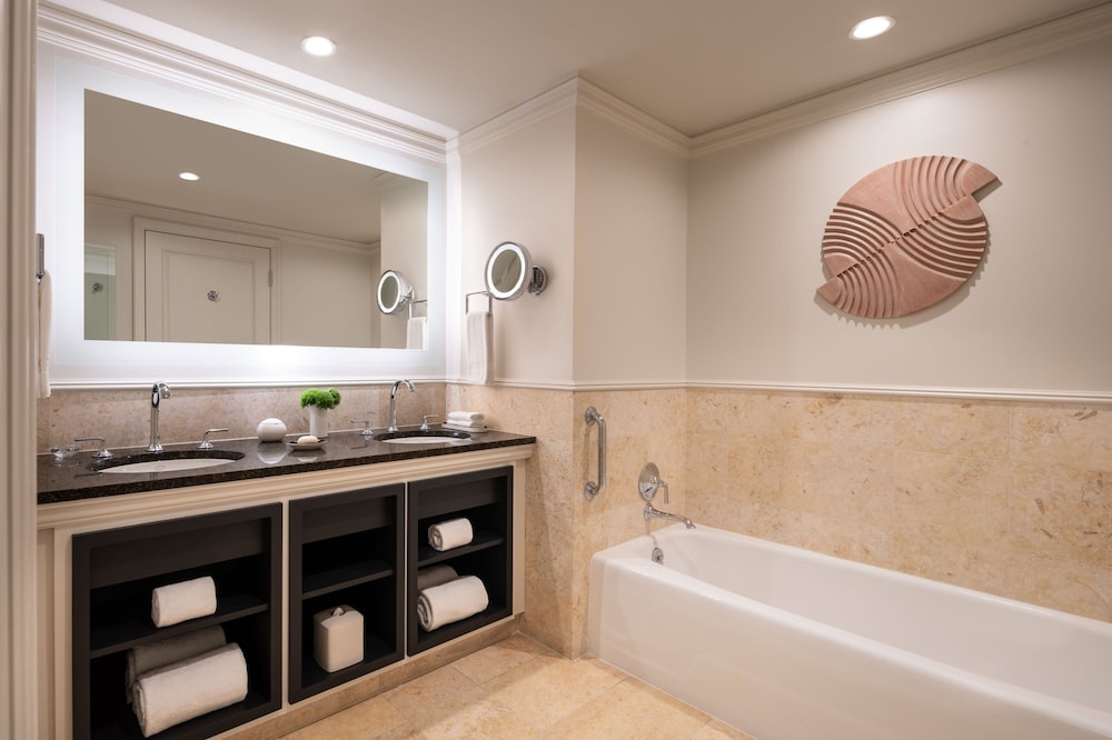 Room, 1 King Bed, Balcony, Oceanfront